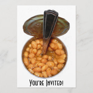 Gebackene Bohnen in der Blechdose mit Löffel Einladung