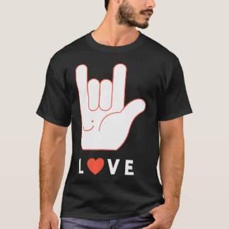 Gebärdensprach-Hand für LIEBE, mit Lächeln und rot T-Shirt