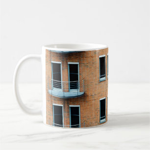 Gebäude aus braunem Backstein Kaffeetasse
