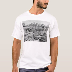 Gebäude des Hotels-Dieu, Paris, c.1866 T-Shirt
