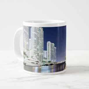 Gebäude entlang dem Miami-Fluss Riverwalk Jumbo-Tasse