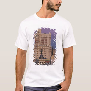 Gebäude entlang der Gran Via und Edificio Espana T-Shirt