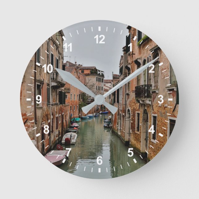 Gebäude entlang der Kanäle von Venedig Runde Wanduhr (Vorderseite)