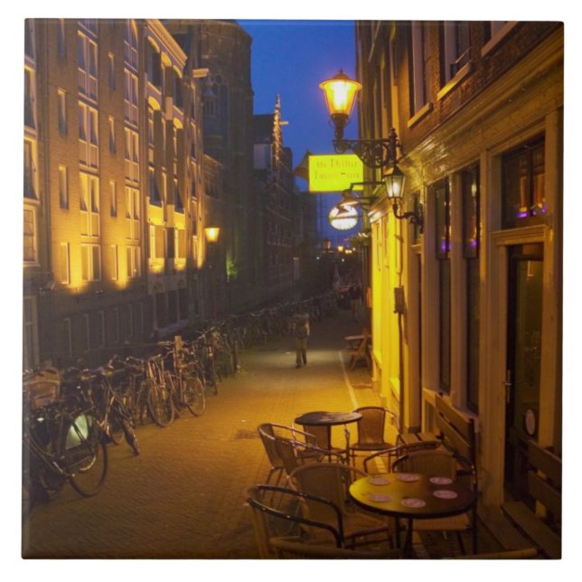 Gebäude mit Fassade aus dem 17. oder 18. Jahrhunde Fliese (Vorderseite)