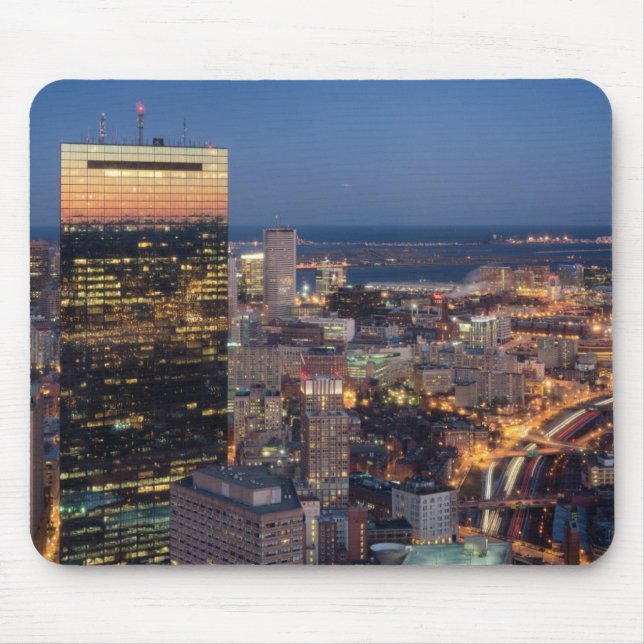 Gebäude von Boston mit Licht schleppt auf Straße Mousepad (Vorne)