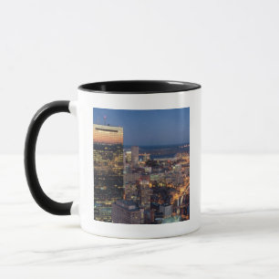 Gebäude von Boston mit Licht schleppt auf Straße Tasse