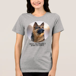 Gebaut zum Schutz, geboren zum Dienen Tri-Blend Shirt