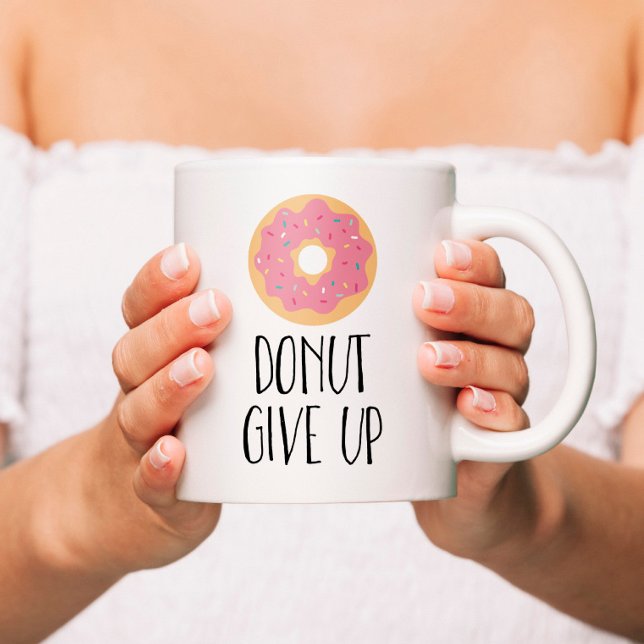 Geben Sie auf Tasse (Von Creator hochgeladen)