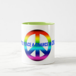 Geben Sie Frieden ein Schale der Möglichkeit im Zweifarbige Tasse