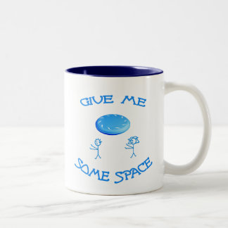Geben Sie mir etwas Platz Frisbee Zweifarbige Tasse