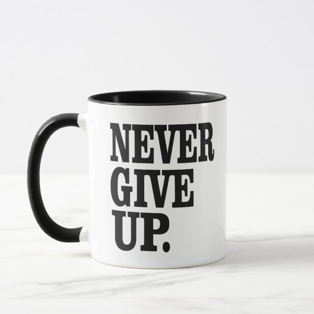 Geben Sie niemals die Tasse des Kaffees auf, einen (Links)