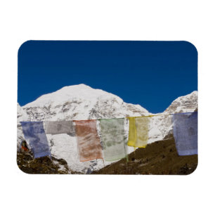 Gebetsfahnen und Monte Jhomolhari, Bhutan. Magnet
