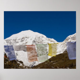 Gebetsfahnen und Monte Jhomolhari, Bhutan. Poster