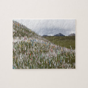 Gebetsflaggen, die einen Abhang verunreinigen Puzzle