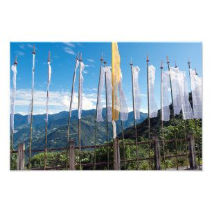 Gebetsflaggen in den östlichen Bergen von Bhutan Fotodruck