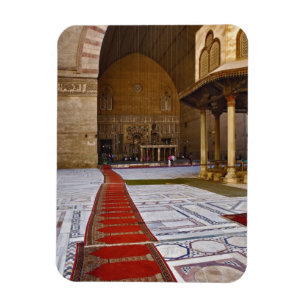 Gebetsteppiche führen in eine islamische Moschee,  Magnet
