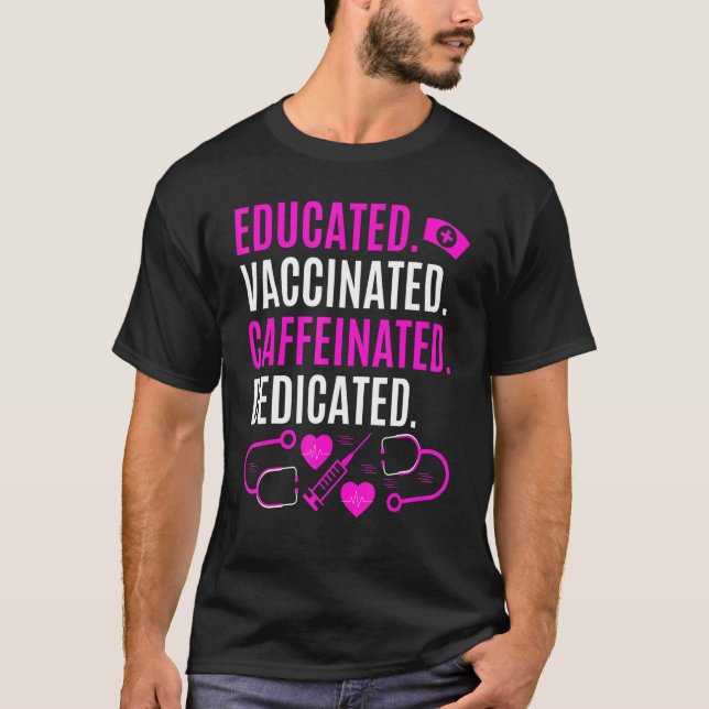 Gebildete geimpfte, koffeinierte Krankenschwester  T-Shirt (Vorderseite)