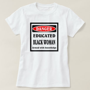 Gebildete schwarze Frau. T-Shirt