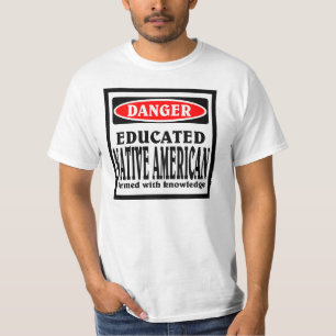 Gebildeter Indianer. T-Shirt
