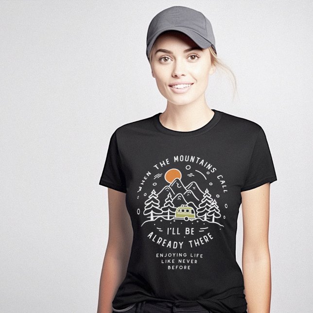 Gebirge, die Camping-Anhänger Minimalistisch nenne T-Shirt (Mountains Calling Camping Trailer Minimalist T-Shirt)