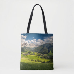 Gebirge   Funes Valley, Dolomiten, Italien