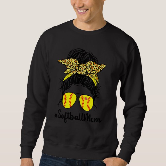 geblasene Softball-Mama mit Messy Bun Player A Sweatshirt (Vorderseite)