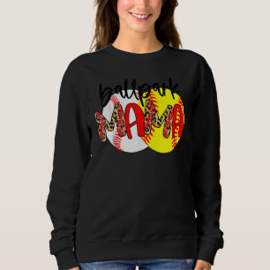 gebleicht Cheer Mama Messy Bun Haare Sonnenbrille Sweatshirt