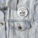 geboren 1957 Vintage Geburtstagsgeschenke Button<br><div class="desc">Mit diesem Vintagen klassischen LKW-Grafikdesign mit phantastischen Typografie-Schriftart-Schriftzeichen können Sie Ihrer Garderobe-Kollektion etwas Originalität hinzufügen. Es ist eine tolle Geschenkidee für Männer, Frauen, Ehemänner, Ehefrau-Freundin und einen Freund, der dieses einzigartige Kunstwerk Liebe geben wird. Das phantastischste und lustigste Urlaubsgeschenk für Ihr Party zum Geburtstag. Sie werden in dieser einzigartigen Vintagen...</div>