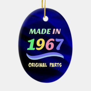 Geboren 1967, farbenfrohe Textgestaltung Keramik Ornament