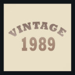 geboren 1989 Vintager Geburtstag Poster<br><div class="desc">Mit diesem originellen und modernen Grafikdesign von 1989 mit phantastischen Schriftart- und Typografie-Schriftzeichen kann man dem Kleiderschrank etwas Originalität hinzufügen. Es ist eine großartige Geschenkidee für Männer, Frauen, Ehemann, Ehefrau und einen Freund, der dieses einmalige Kunstwerk Liebe geben wird. Das beste und lustigste Urlaubsprojekt für Ihr Party zum Geburtstag. Wenn...</div>