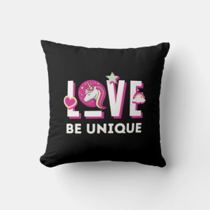 Geboren, ein einzigartiges magisches Fantasietier  Kissen