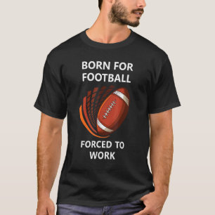 Geboren für Fußball, der zum Arbeiten gezwungen is T-Shirt