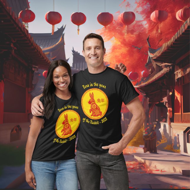 Geboren im Jahr des Chinesischen Kaninchens Neujah T-Shirt (Von Creator hochgeladen)