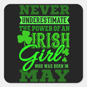 GEBOREN IM MAI Geburtstag Irish Girl Women Mama Quadratischer Aufkleber