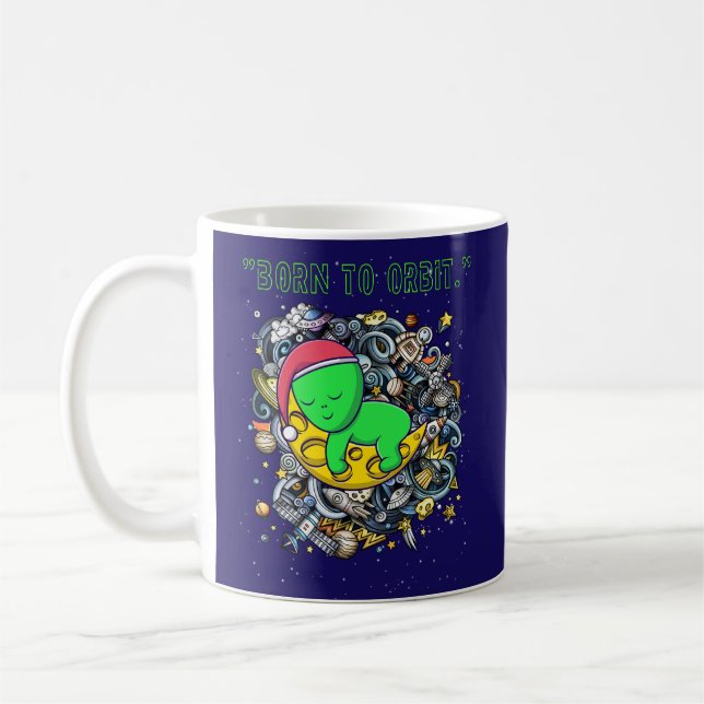geboren zu Alien im Orbit schlafend Kaffeetasse (Links)