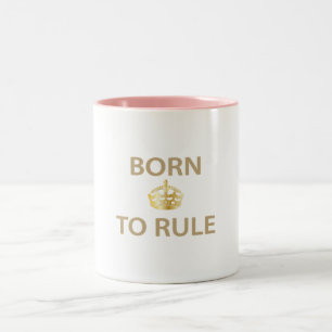 Geboren zu regieren mit goldgelber Krone Zweifarbige Tasse