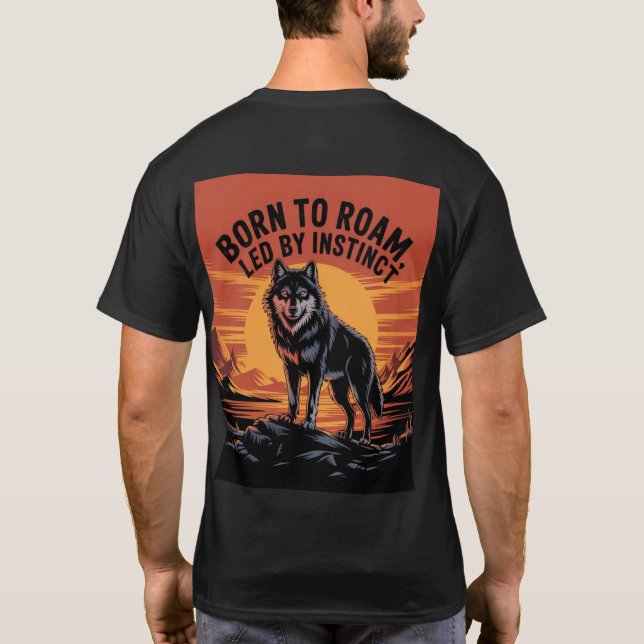 "GEBOREN ZU ROAM, GELEITET VON INSTINKT T-Shirt (Rückseite)