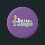 Geboren zu Tango Funny Ballroom Tanztanz Button<br><div class="desc">Geboren zu Tango. Das sonnige Ballsaal-Tanzdesign für diejenigen,  die Liebe haben,  mit Ihrem Partner zum Musikbeat zu tanzen. Coole und einfache Ware für den beruflichen Tango-Tänzer. Ideal,  um Tanzaufführungen am National Dance Day zu feiern. Großartiges Weihnachtsgeschenk und Geburtstagsgeschenk für Familie und Freunde.</div>