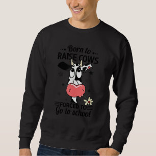 Geborene aufgewachsene Kühe, die gezwungen sind, i Sweatshirt