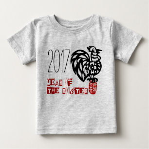 Geborenes Baby im Rooster-Jahr-grafischen Baby-Bod Baby T-shirt