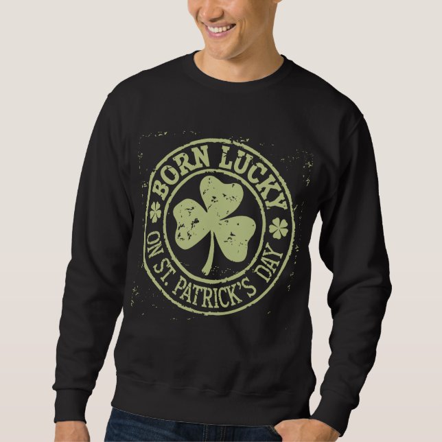 Geborenes Glück am St. Patrick's Day Sweatshirt (Vorderseite)