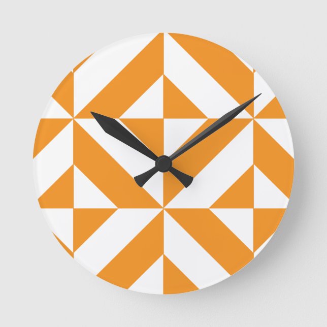 Gebranntes orange geometrisches Deko-Würfel-Muster Runde Wanduhr (Vorderseite)