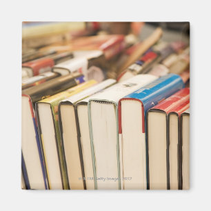 Gebrauchte Bücher bei einem Rubbelverkauf Magnet
