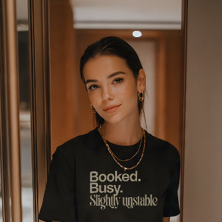 Gebuchte Busy Leicht Instabile Lustige Stadt Mädch T-Shirt