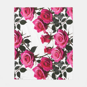 Gebündelte rote und rosa Rosen auf einem krassen W Fleecedecke
