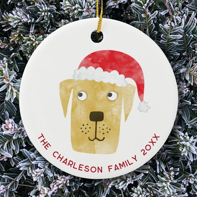 Geburtsdatum des Weihnachtshundes Keramik Ornament (Golden yellow labrador retriever dog in a Santa hat personalized family name date ceramic ornament)