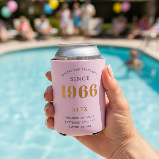 Geburtsname 1965 Rosa Gray Elegant Chic Dosenkühler (Pink 1966 Can cooler. Pool background.)