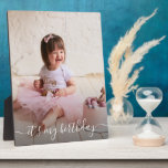 Geburtstag Bilderrahmen erleichtern Rücken Framele Fotoplatte<br><div class="desc">Tabletop-Plakette mit eingebautem Aasel bietet Ihnen Ihr Lieblings-Foto und jeden Text, der direkt auf die Platte gelegt wird, um ein atemberaubend knuspriges Bild mit einer leicht wischbaren, sauberen Oberfläche zu erhalten. Gut als Geschenk oder um Ihr Lieblings-Foto in Ihrer Zuhause anzuzeigen. TIPP: Wenn Sie die quadratische Plaque verwenden, schneiden Sie...</div>
