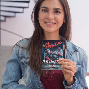 Geburtstag lädt zum dynamischen Kick ein: Der Kamp Postkarte