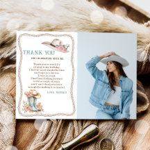 Geburtstag mit floralen Cowgirl-Stiefeln und Hut
